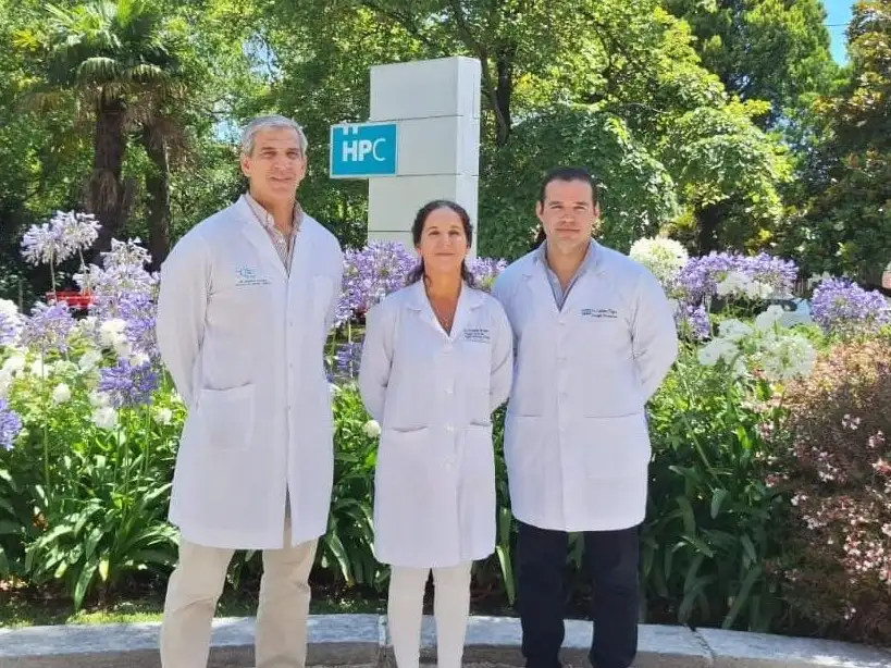 El equipo médico estuvo compuesto por los doctores Enrique Canepa, Caetano Finger y Fernanda Bersano.