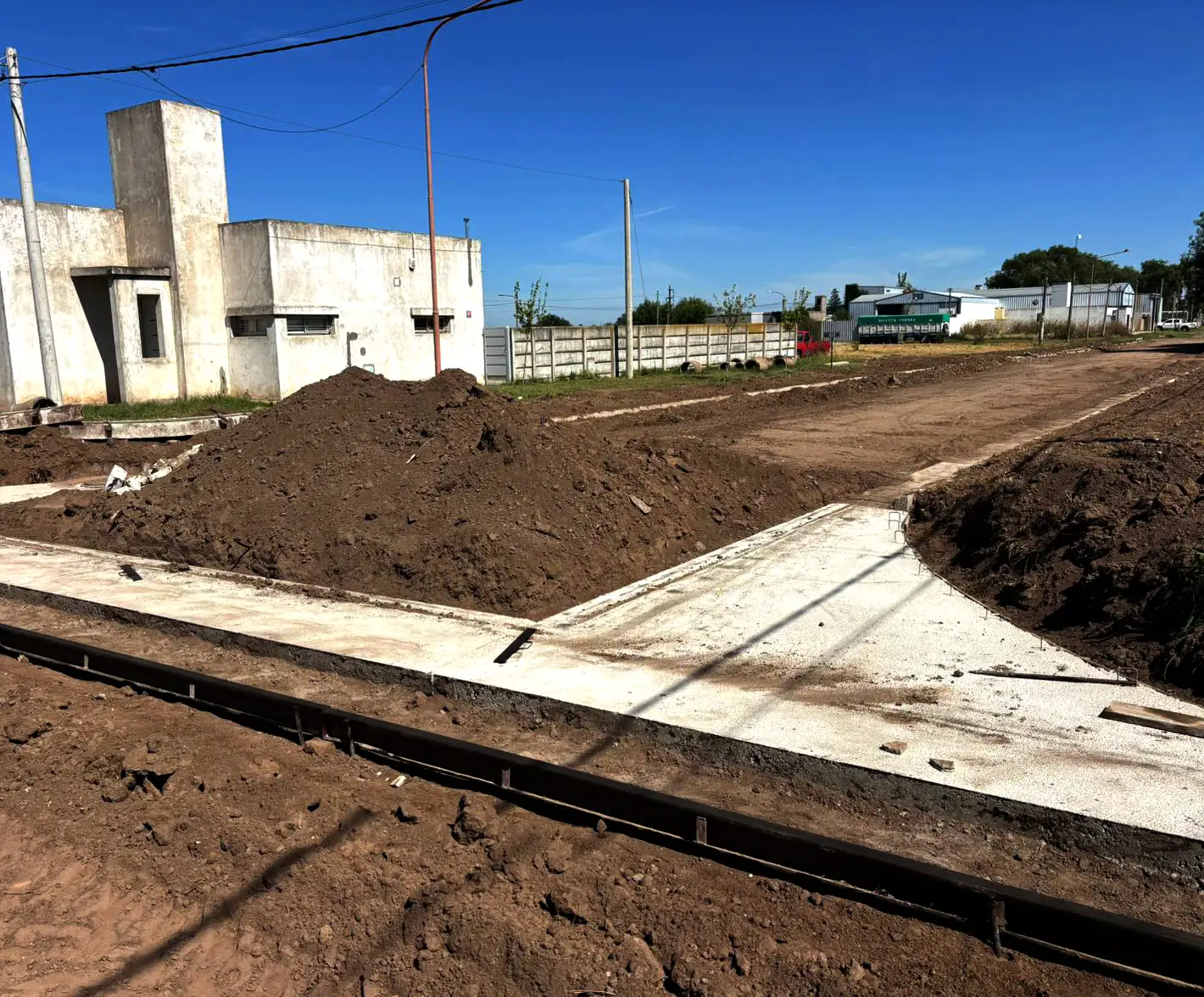 Avanza la obra de cordón cuneta en Villa Cañás