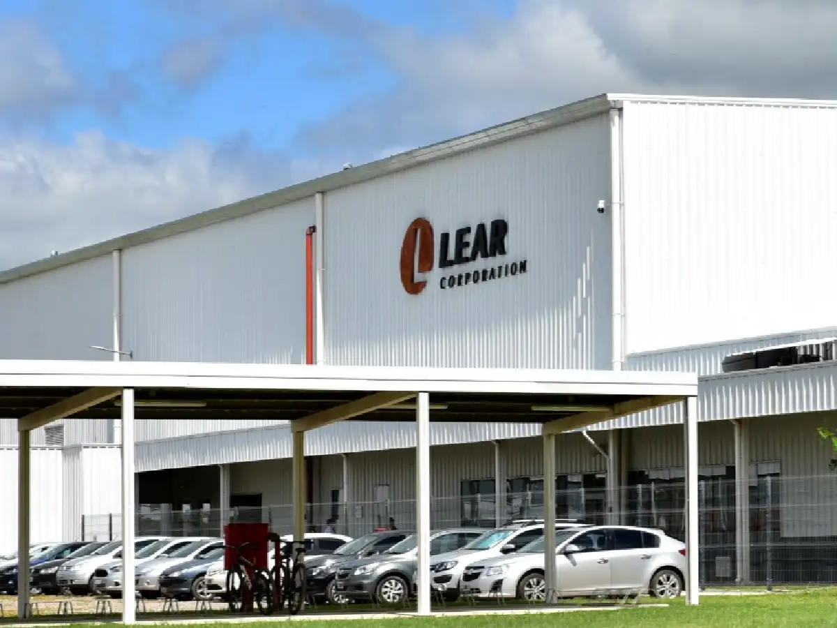 Schiaretti visita Lear con importante anuncio que  implicará nuevos empleos  