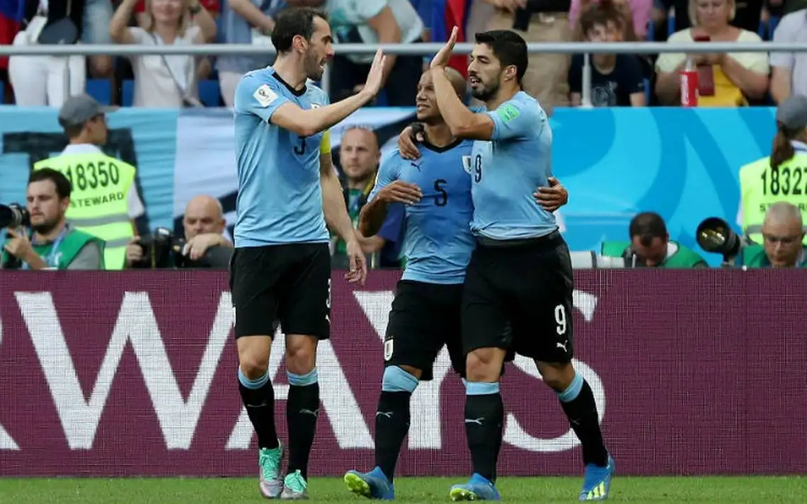 Uruguay se impuso ante Rusia y se quedó con el Grupo A