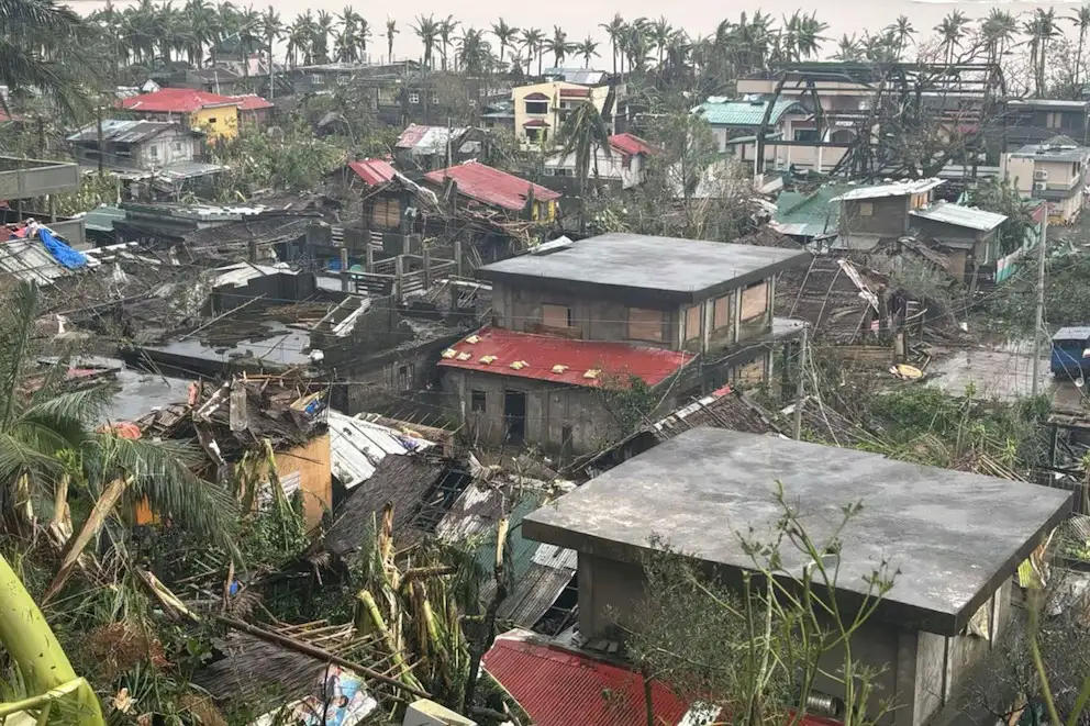 Casas dañadas por el tifón Man-yi en Viga, provincia de Catanduanes, en el nordeste de Filipinas.