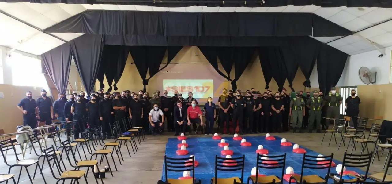 El Sies 107 capacitó a personal policial en RCP