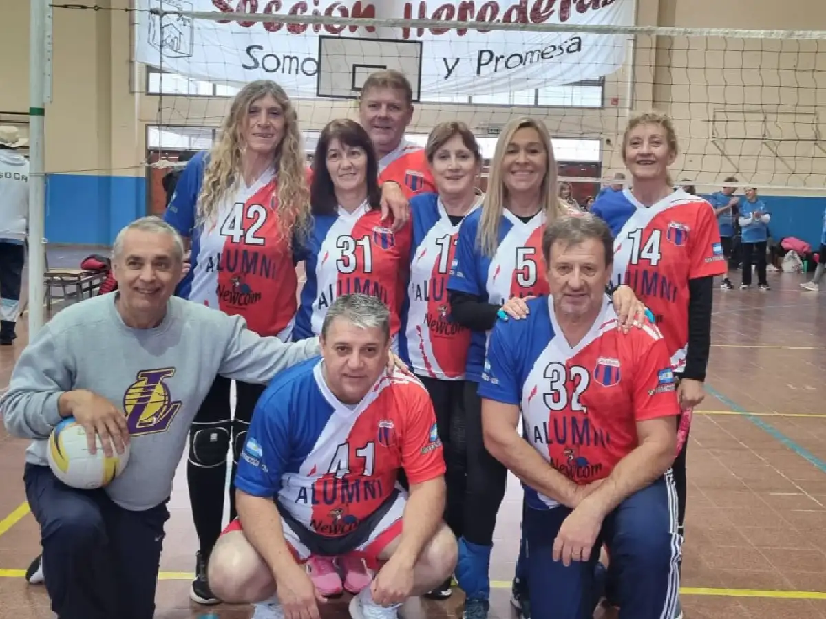 Alumni vivió  una fiesta con  el Newcom