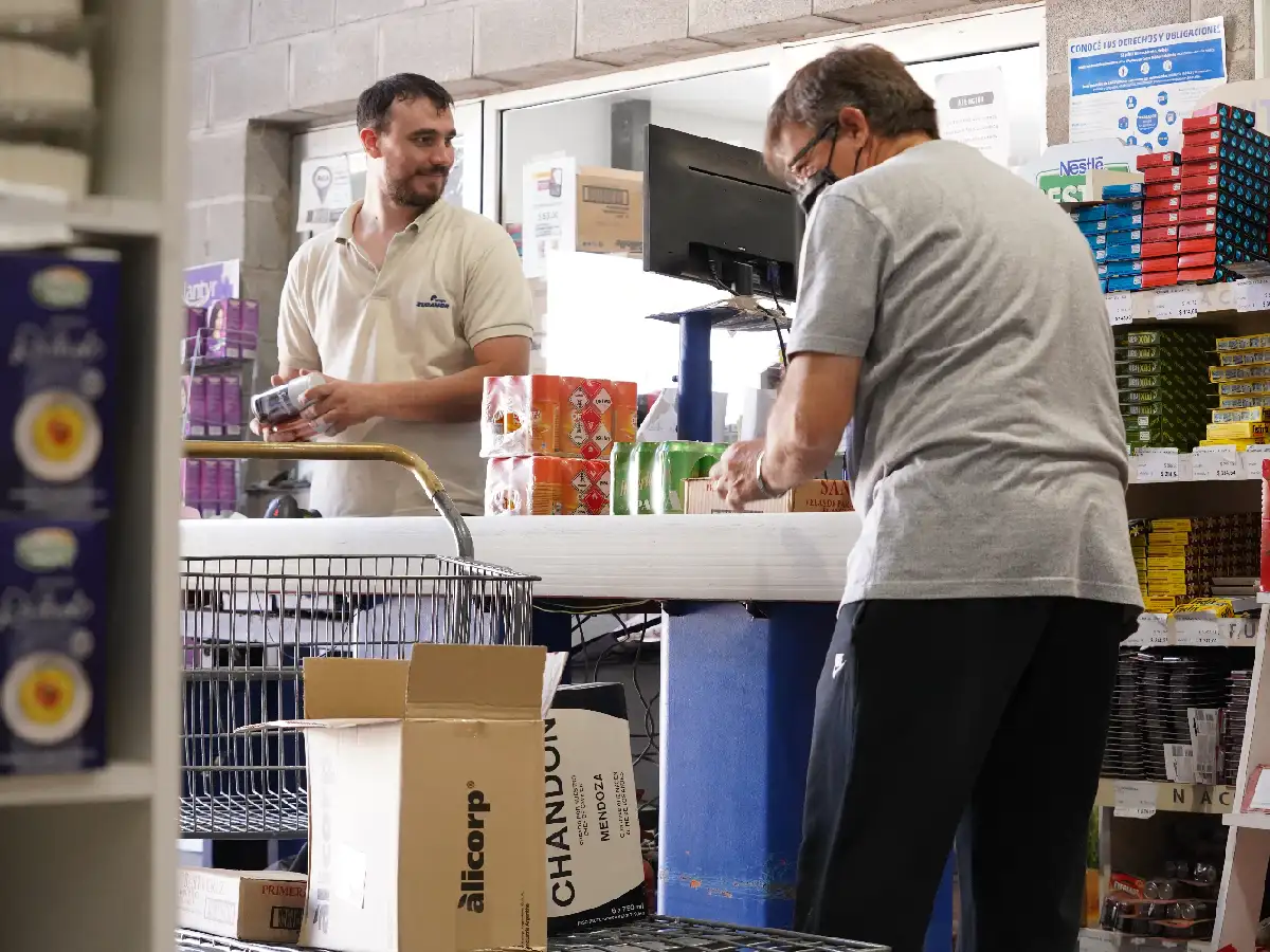 Bares y pequeños comercios se estoquean ante la suba de precios  y la falta de insumos 