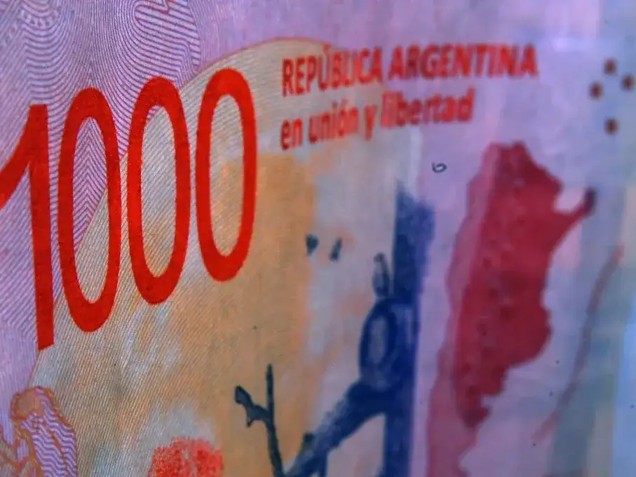 El salario mínimo tendrá actualizaciones mensuales desde septiembre y alcanzará los $437.000 en abril de 2027. Foto: archivo
