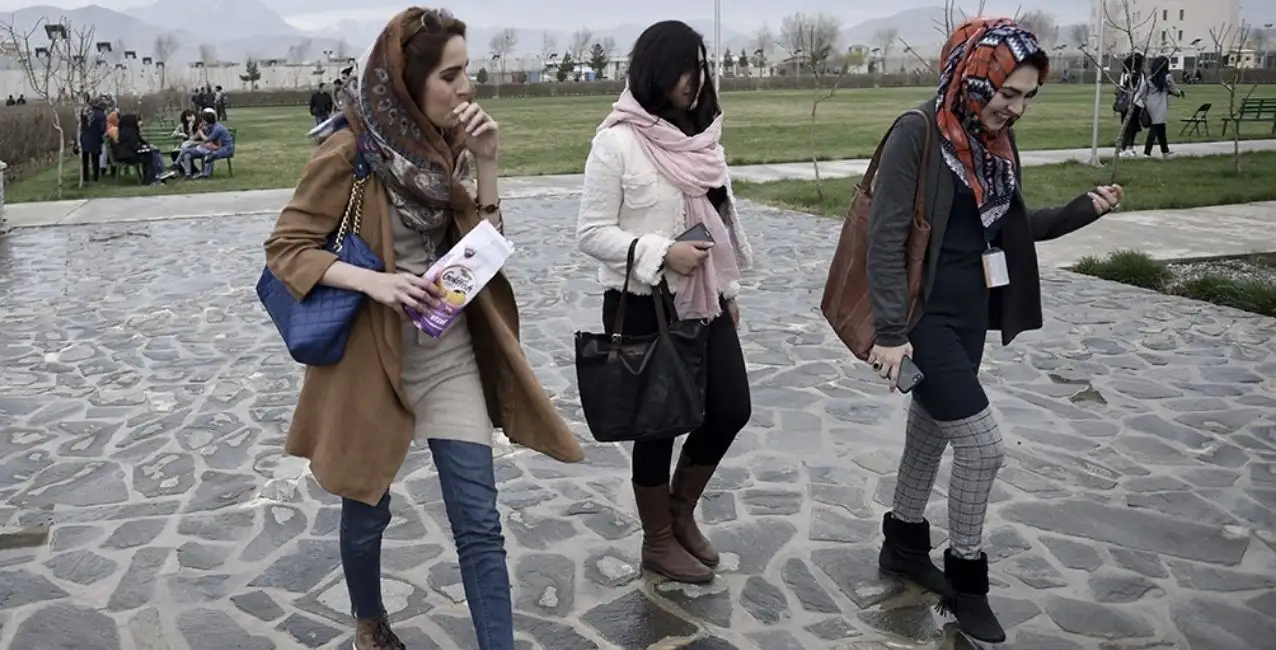 Afganistán: algunas mujeres vuelven a sus trabajos tras la llegada de los talibanes