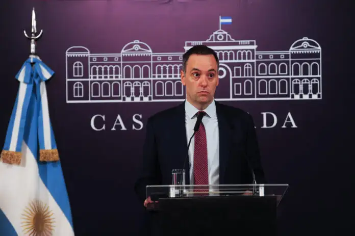 “El Pacto de Mayo es el 25 de mayo”, se limitó a contestar el portavoz.