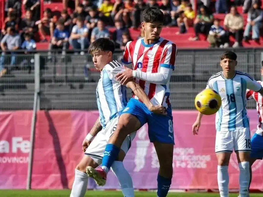 Tras la derrota en el debut, el seleccionado argentino de fútbol enfrente hoy a Uruguay.