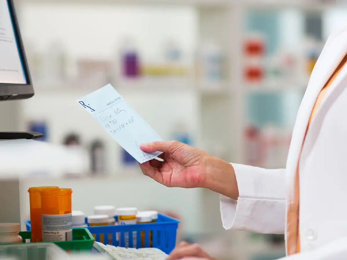 Las farmacias todavía no aceptarán recetas firmadas por veterinarios 