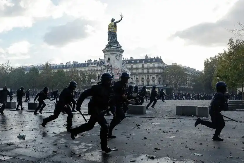 Las protestas en Francia y España derivaron en enfrentamientos con las fuerzas de seguridad, saqueos e incendios.