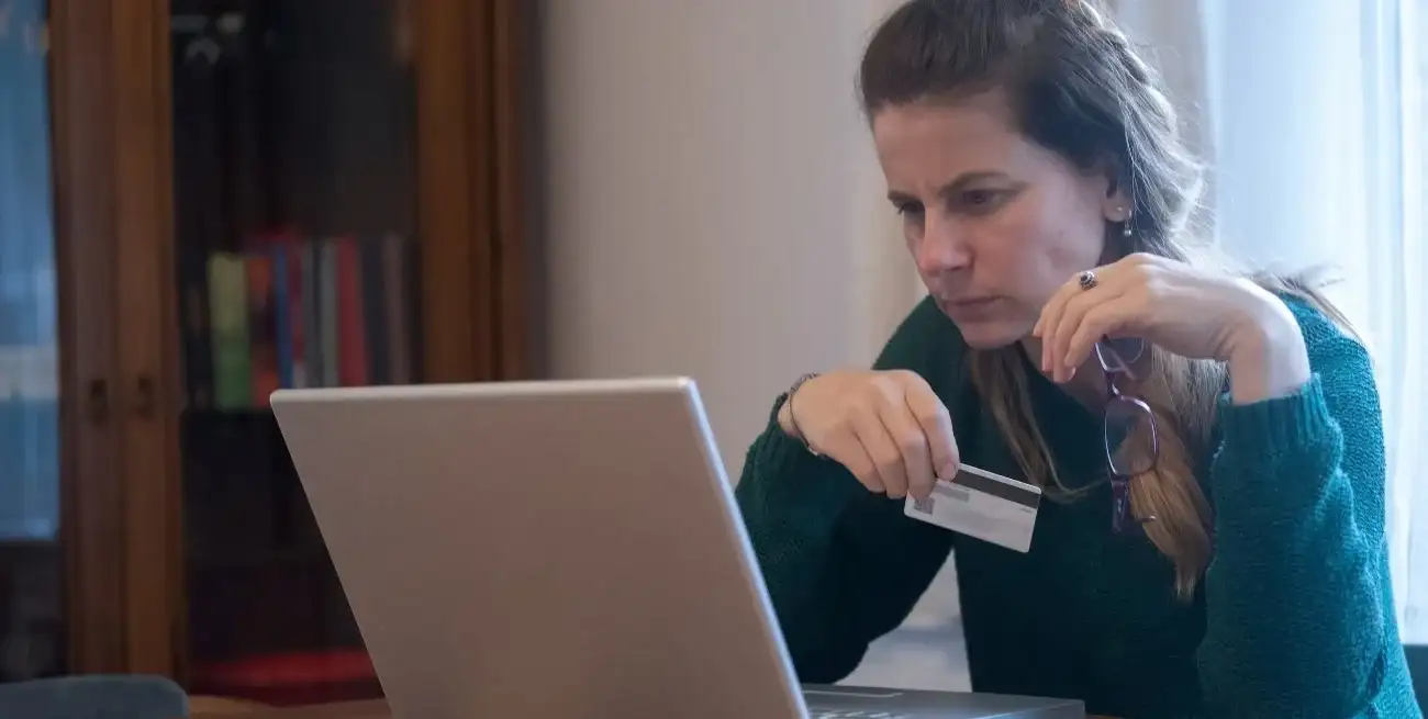 Las estafas virtuales pueden comenzar con un mensaje aparentemente inofensivo.
