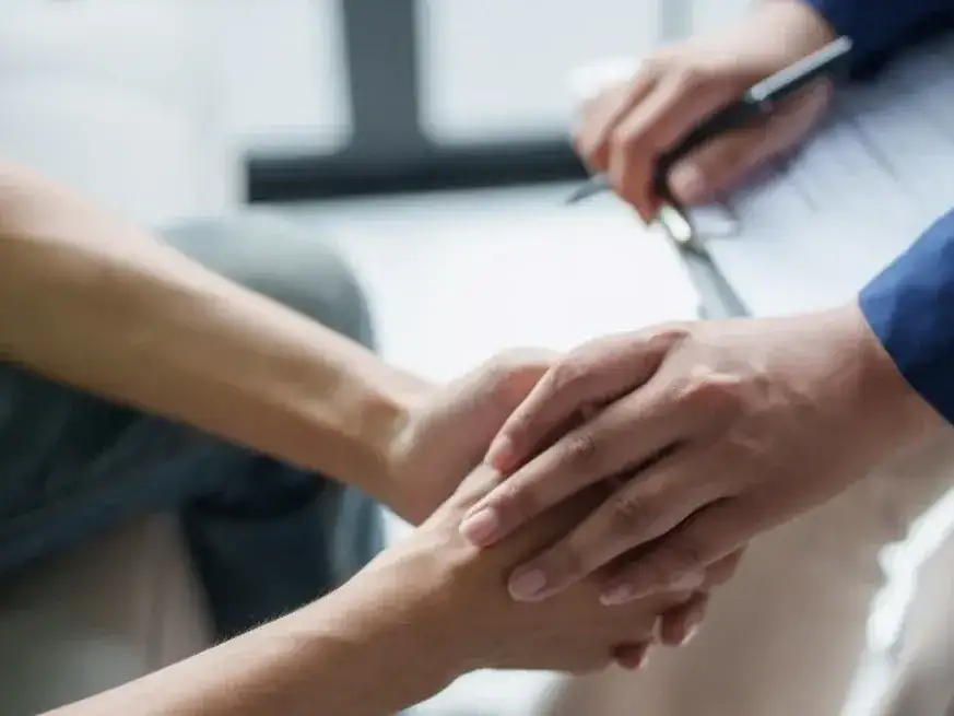 El proyecto redefine el riesgo para internaciones involuntarias, estableciendo un criterio situacional que considera antecedentes y evolución clínica.