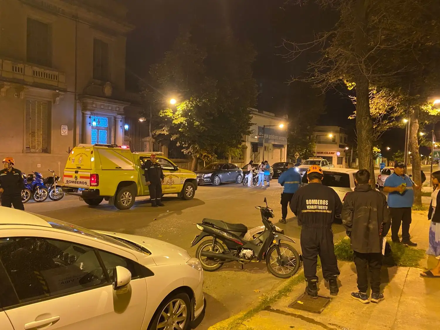 Venado: colisión entre una moto y un auto en la esquina de Casey y Mitre