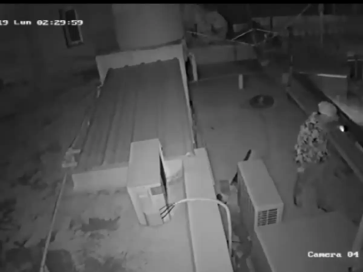 Estaba durmiendo y un delincuente aprovechó para robarle