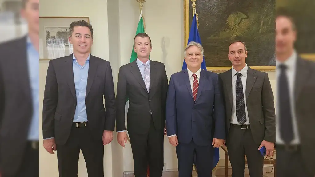 Llaryora y Calvo junta a las autoridades italianas