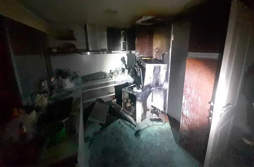 Un incendio destruyó la cocina de un departamento en el barrio General Roca