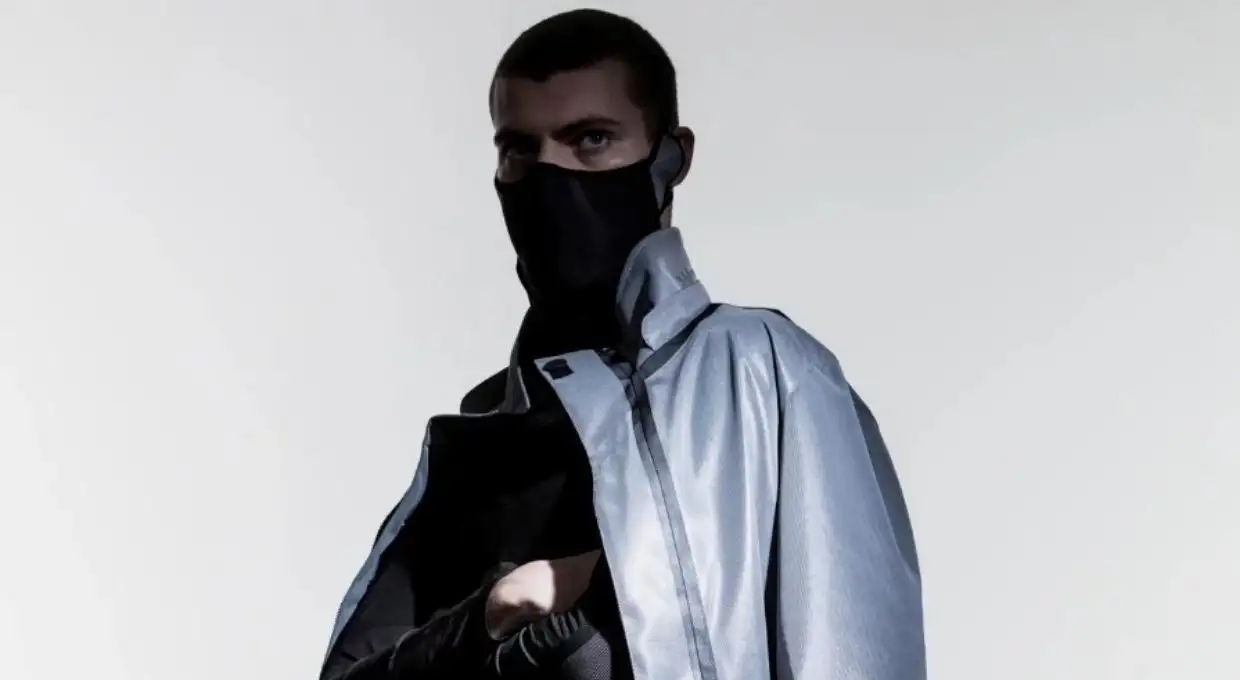Crean una campera para motociclistas que los protege de la contaminación