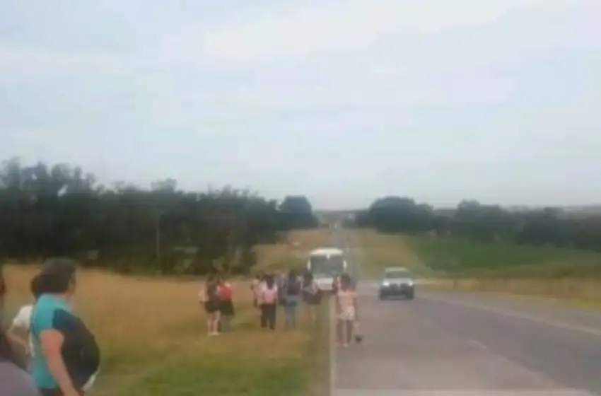 Se prendió fuego un colectivo en la ruta 88