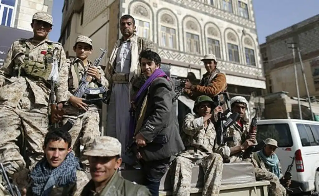 Rebeldes hutíes de Yemen condenan designación como “terroristas” por EE.UU.