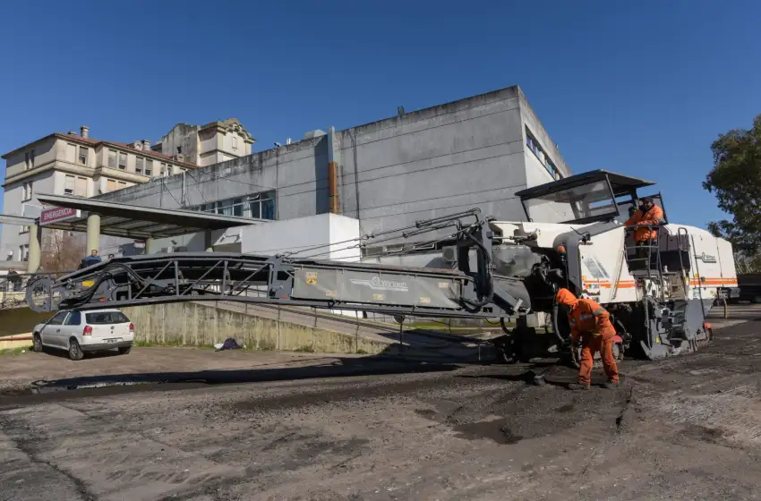 Realizan obras de pavimentación en las calles internas del Hospital Regional