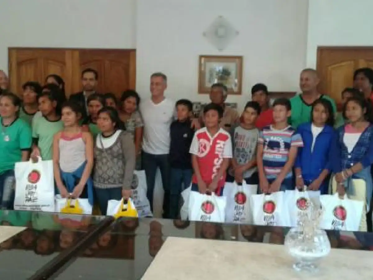 Efraín, el niño chaqueño que emocionó al país, está en Carlos Paz junto a todo su curso