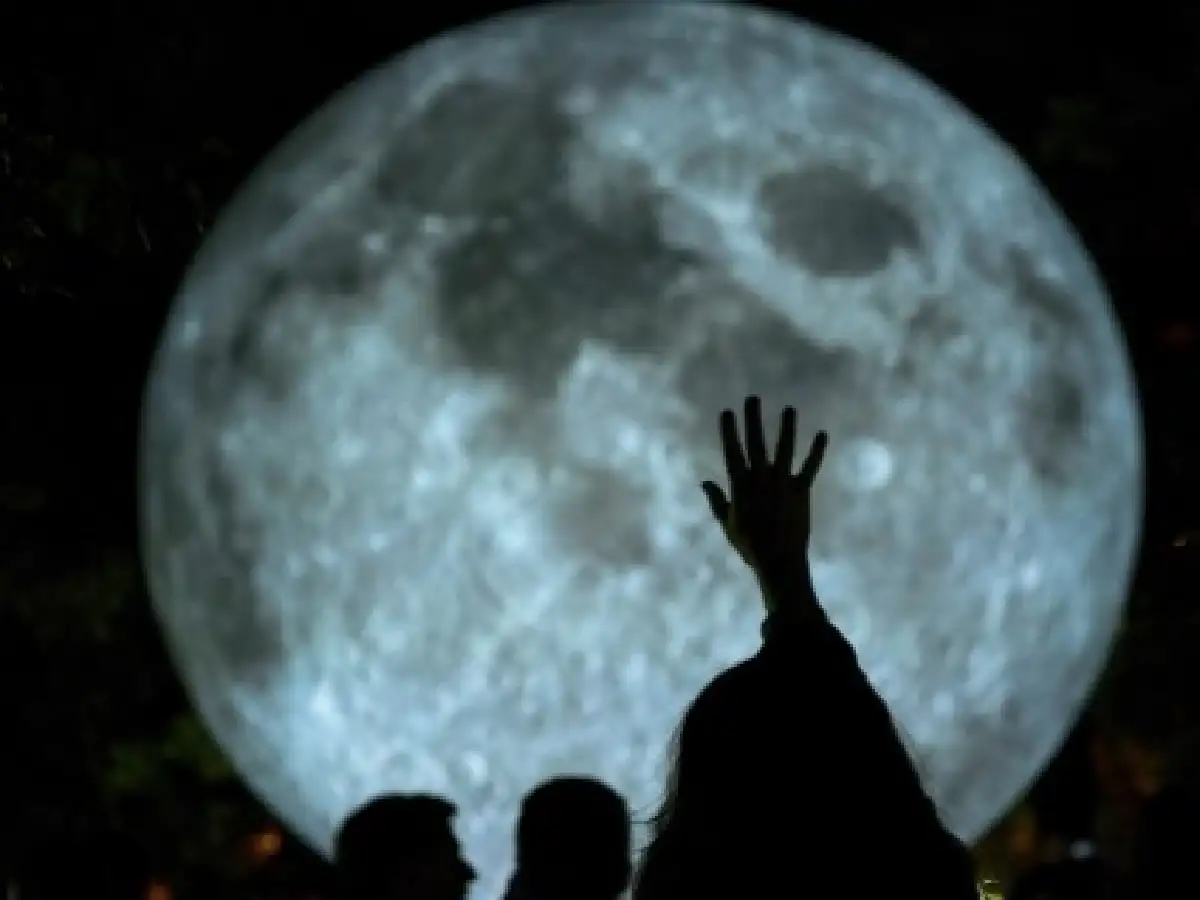 El "dueño" de la Luna: entrevista con el estadounidense que vendió terrenos a más de 6 millones de personas