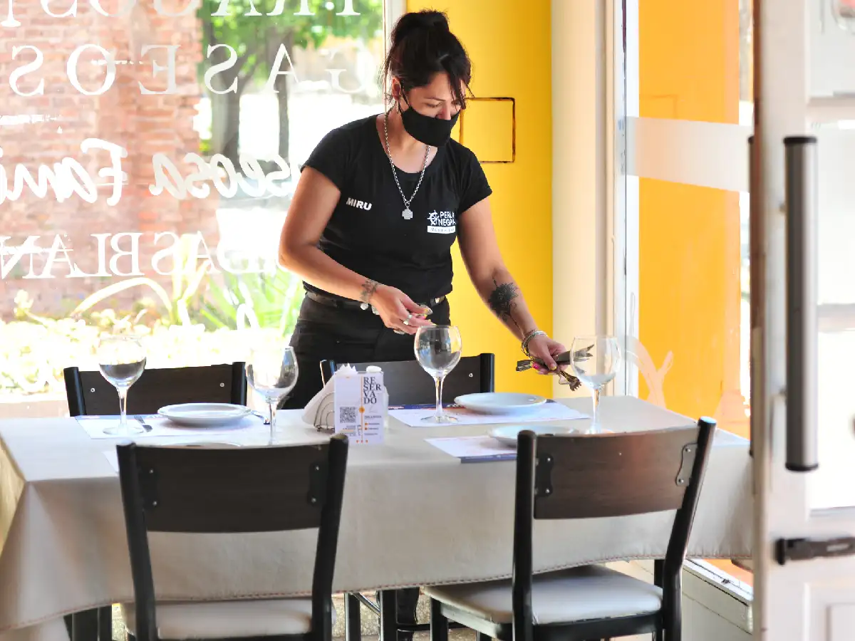 San Francisco: viernes y sábados sin  reserva, no hay mesas en comedores      