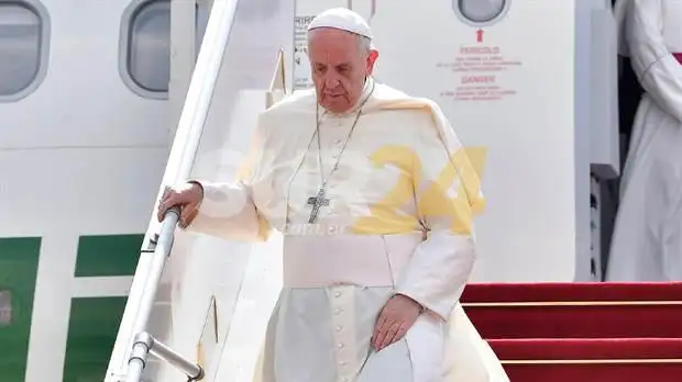 El papa Francisco visitó la embajada rusa del Vaticano para mediar en la guerra