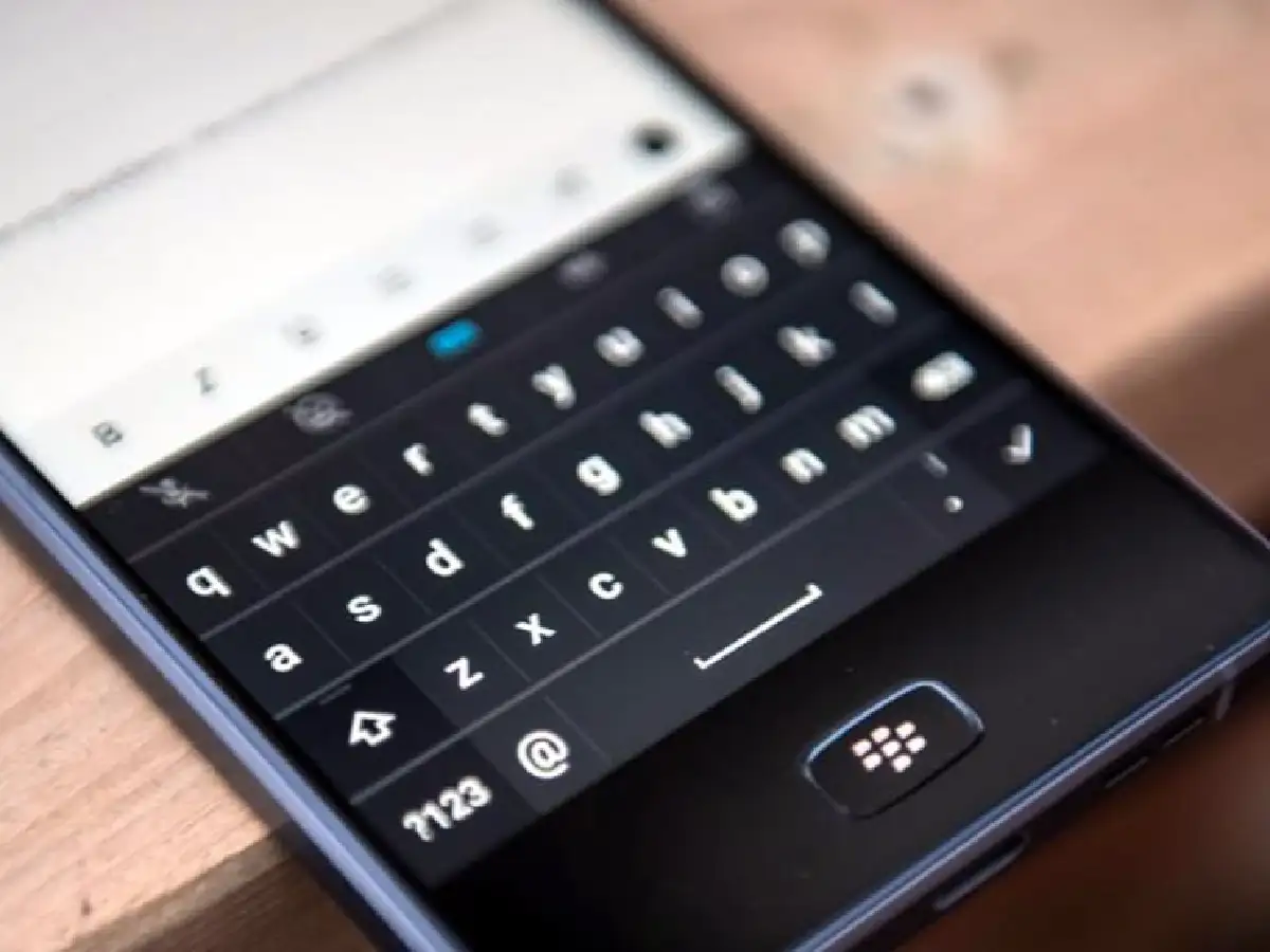 Blackberry denunció a Facebook por copiar patentes en su mensajería