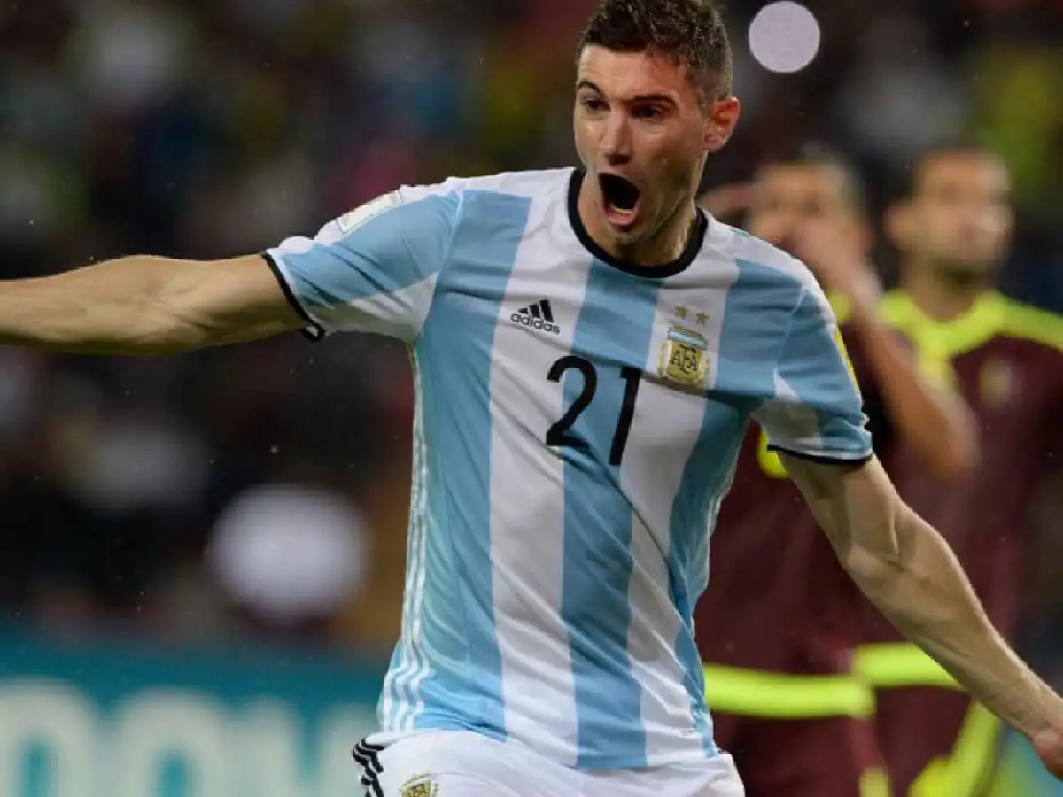 Lucas Alario fue convocado para los amistosos frente a Chile y México