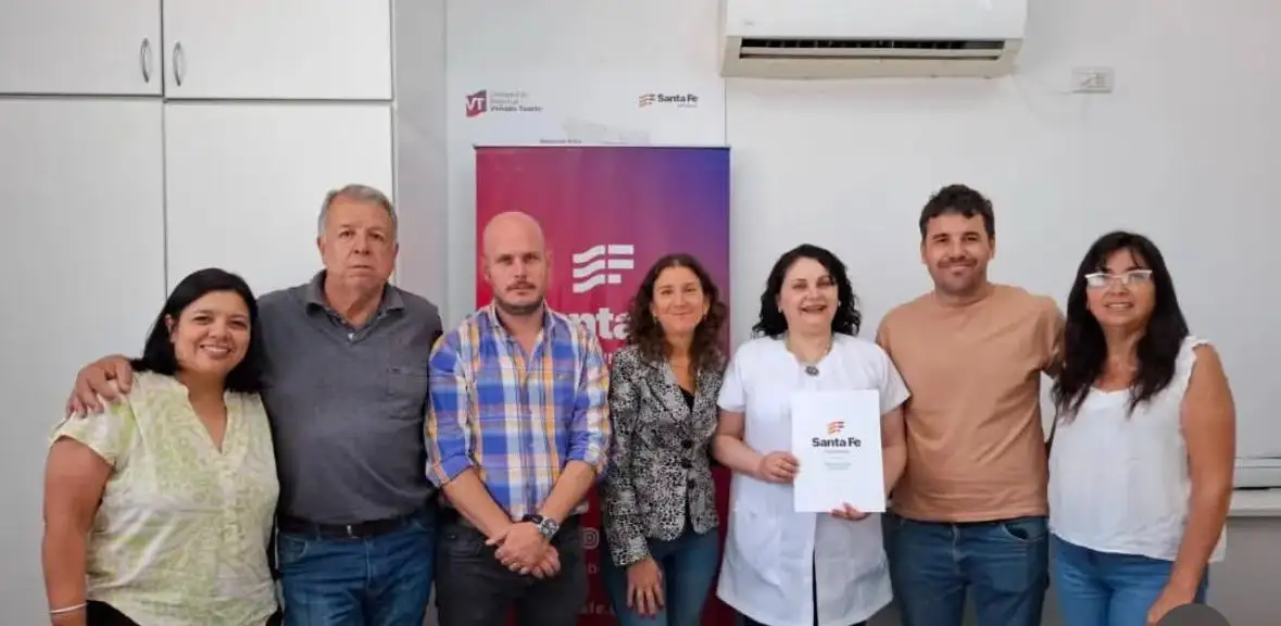 Con la presencia de Giorgis, Di Gregorio, Vergé, Caporaletti y representantes de la escuela, se logró rubricar el convenio.