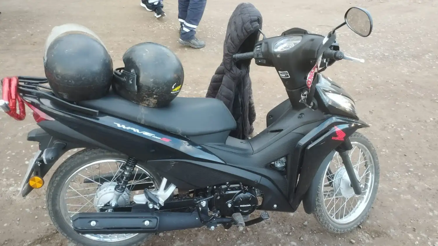 En la motocicleta se movilizaban dos personas.