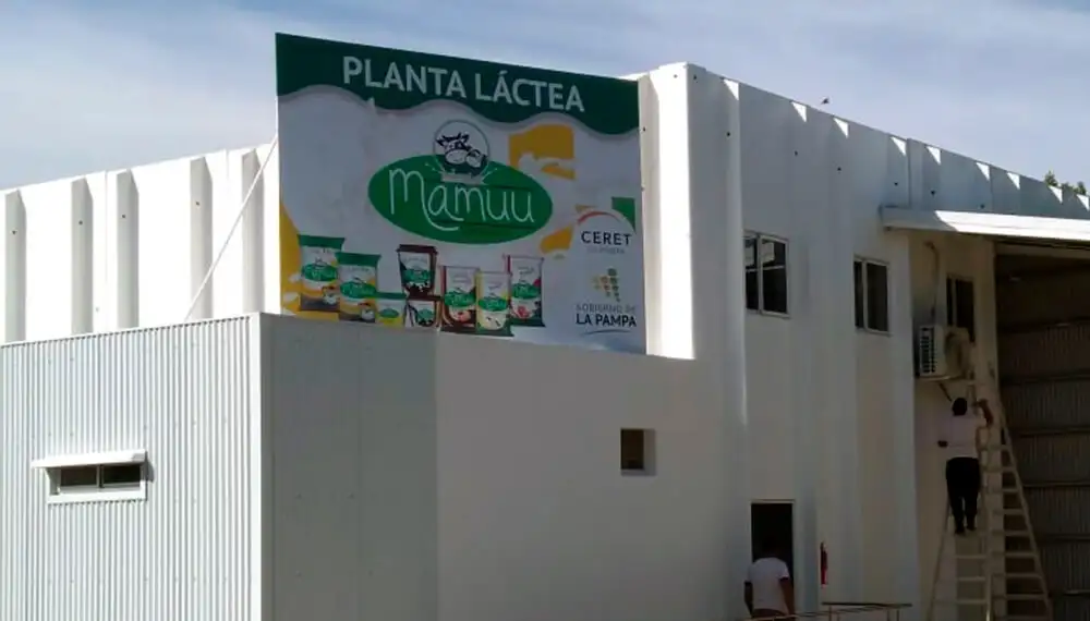 Leche “estatal”: Alberto Fernández elogió un modelo de La Pampa y propuso impulsarlo en Nación