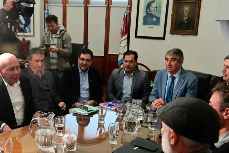 El Gobierno presentó una oferta semestral con aumentos escalonados y montos garantizados. Foto: Flavio Raina