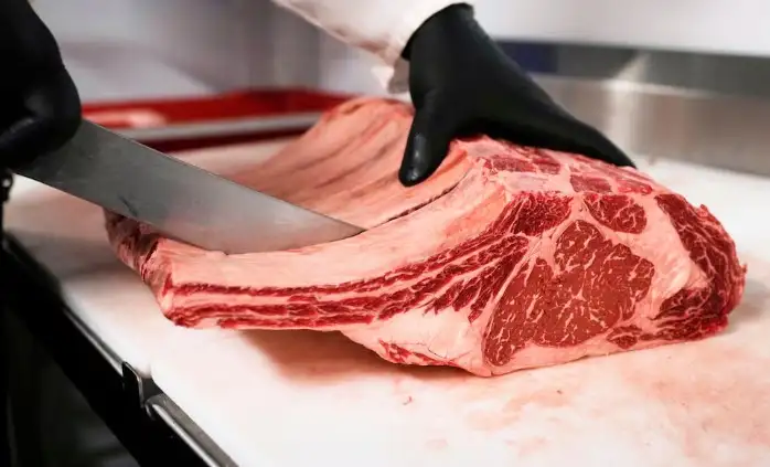 Mientras el consumo interno sigue retrocediendo, la menor oferta de hacienda y el aumento de las exportaciones empujan los precios por encima de la inflación.