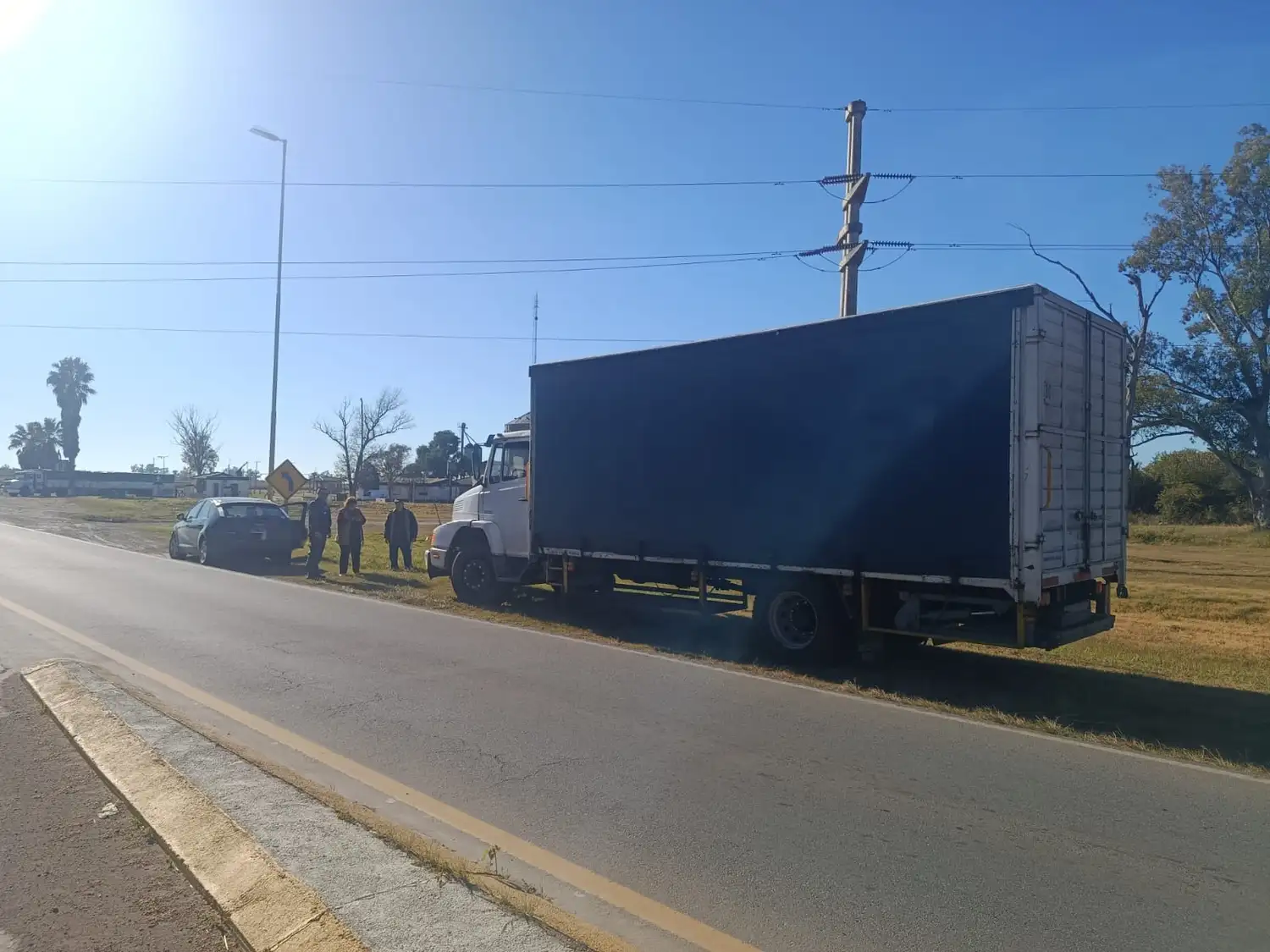 Choque entre un camión y un auto en el acceso norte de San Francisco