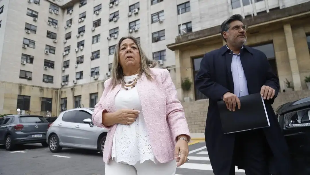 Adriana Nechevenko, la escribana que validó las escrituras de la casa de Adorni