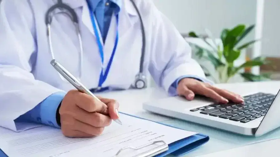 Más argentinos dependen de la salud pública tras quedarse sin cobertura médica privada