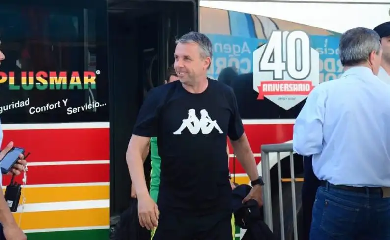 Gustavo Álvarez: “Aldosivi volvió a ser sólido y ordenado”