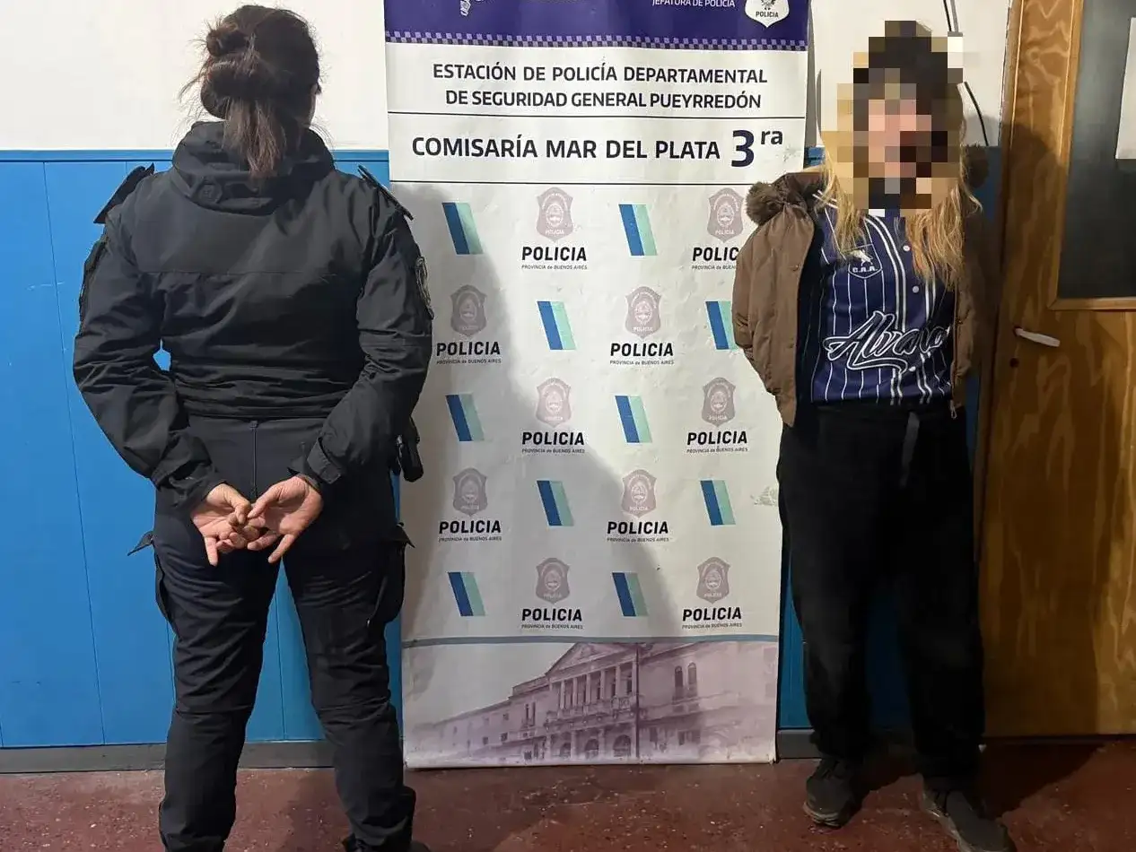 Robaron una moto y la encontraron dentro de una vivienda: detuvieron a dos personas y secuestraron cocaína