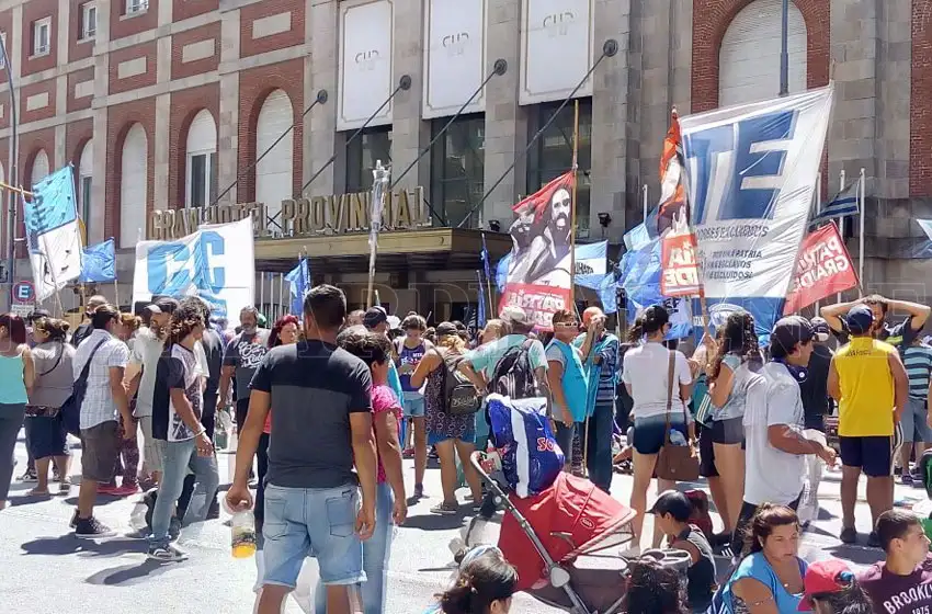 Nuevos reclamos en la ciudad por "falta de trabajo"