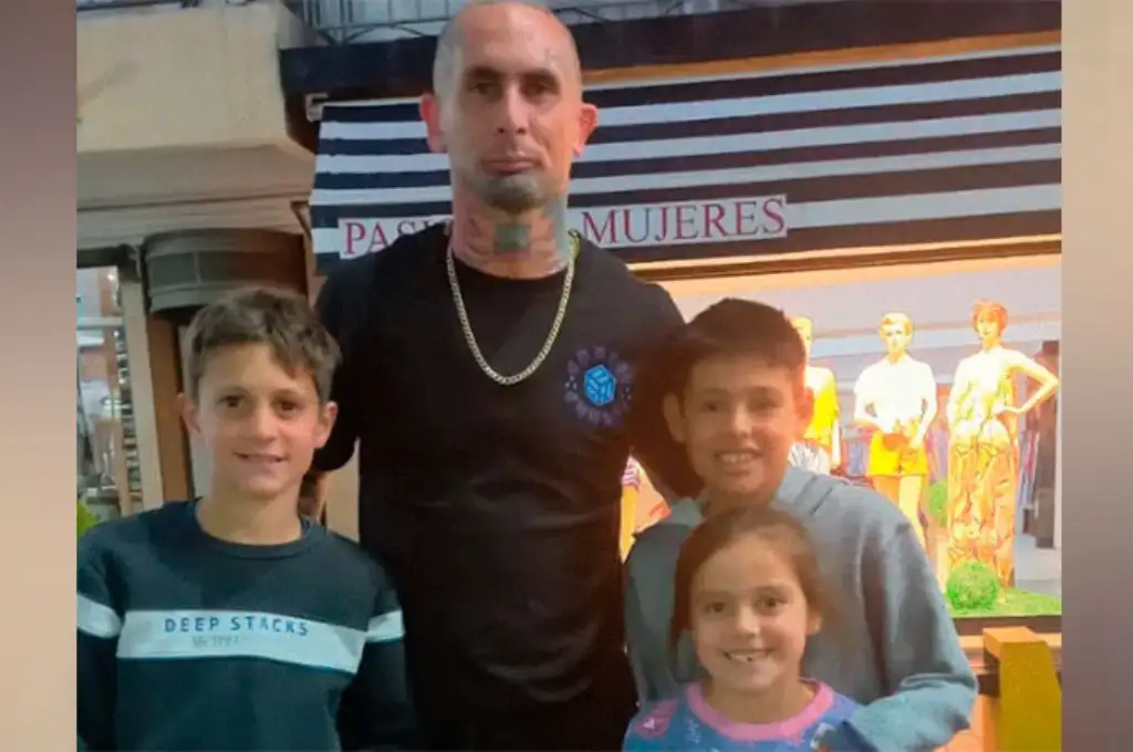 El cantante además se fotografió con los pequeños.