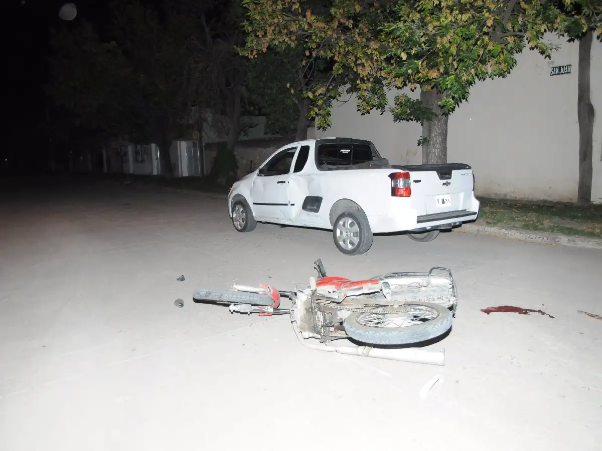 Un grave accidente de tránsito ocurrió ayer en la esquina de calles Deán Funes y San Juan