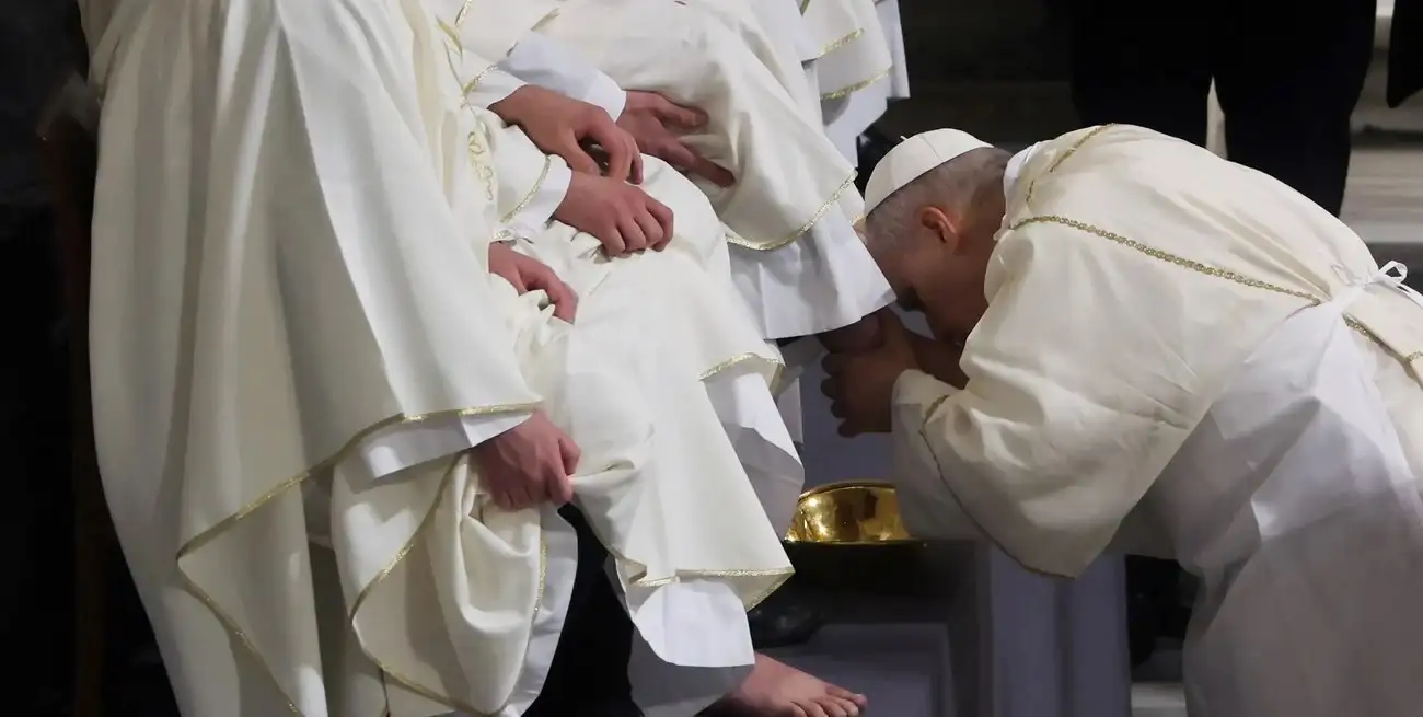 El Sumo Pontífice destacó que el servicio no es una opción, sino una condición sine qua non para la vida cristiana. REUTERS/Vincenzo Livieri