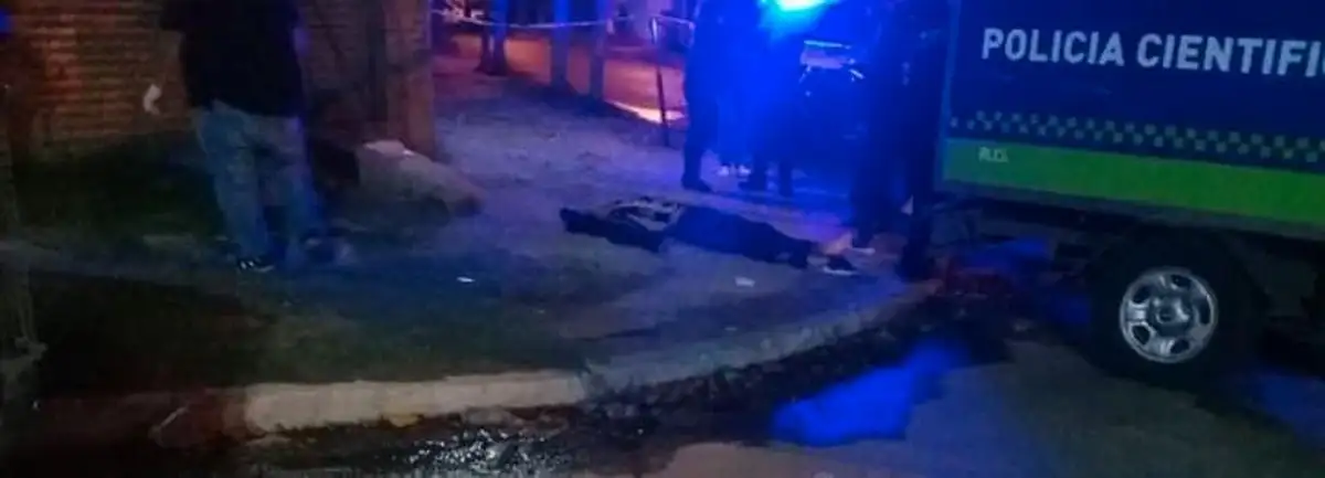 Video: Un policía mató a dos motochorros que asaltaron a una joven