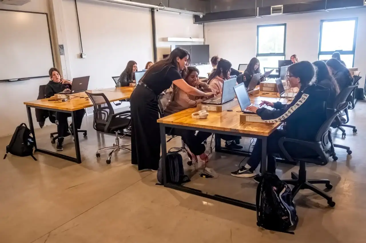 El Club de las Chicas Programadoras aplaza la fecha de su Game Lab
