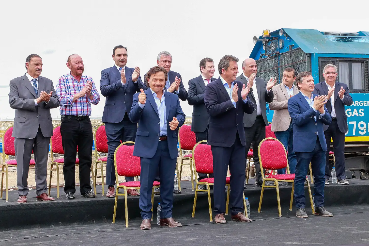 Massa promete a gobernadores coparticipar el Impuesto al Cheque y el Impuesto PAIS