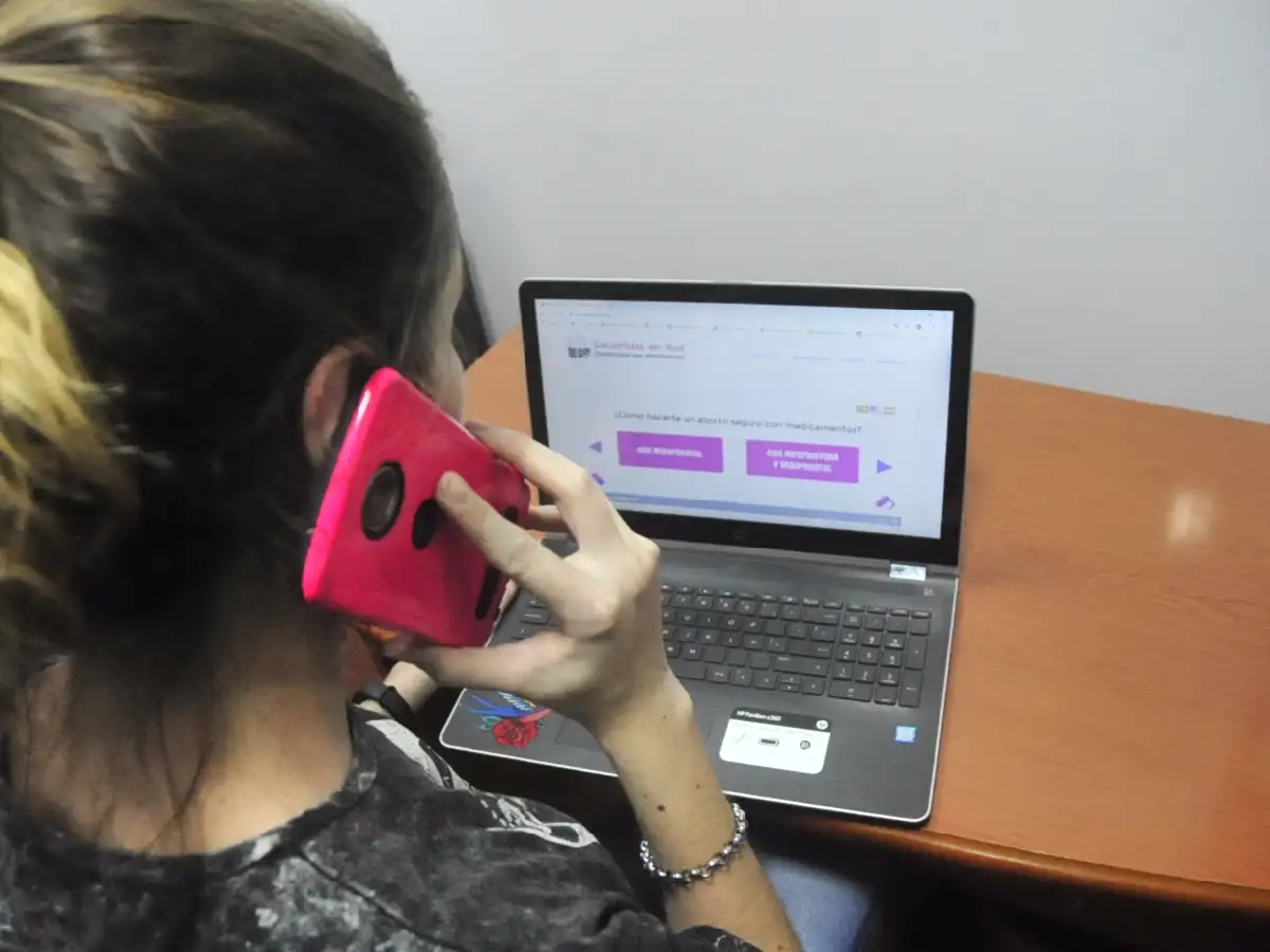 Aborto: acompañamiento  al otro lado del teléfono 