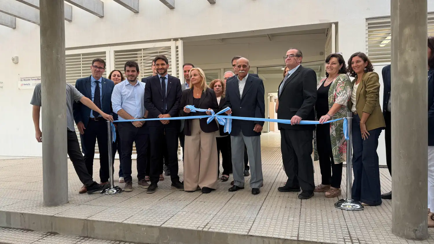 El corte de cinta en la Escuela N° 238 de Venado Tuerto.