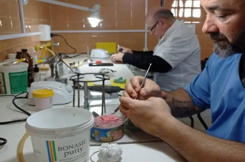 La Provincia abrió 15 laboratorios de prótesis dentales